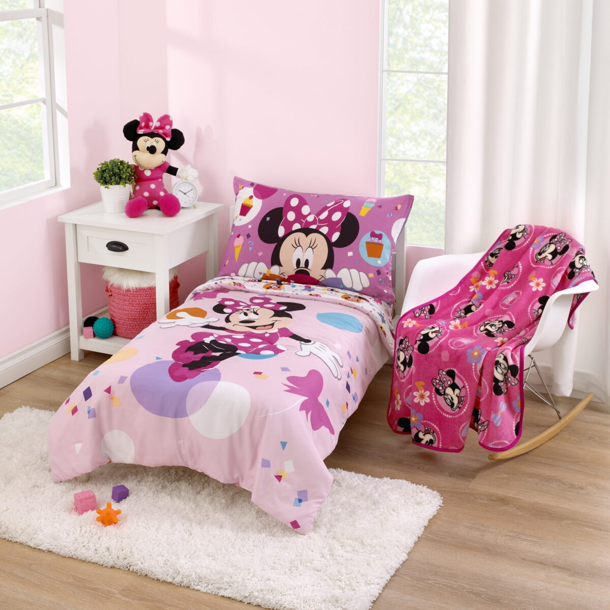 Disney Minnie Mouse 5-Piece Toddler Bedding Set & Blanket Bundle, Toddler Bed, Girl, Pink, Polyester