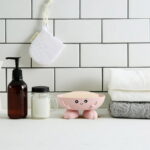 HengDidi Modern Leaf Soap Dish - Self-Draining Bathroom Organizer, Minimalist Design for Bar Soap & Sponges