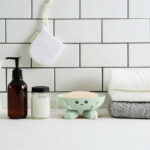 HengDidi Modern Leaf Soap Dish - Self-Draining Bathroom Organizer, Minimalist Design for Bar Soap & Sponges