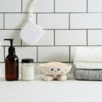 HengDidi Modern Leaf Soap Dish - Self-Draining Bathroom Organizer, Minimalist Design for Bar Soap & Sponges