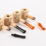 Hotpom Corn Shaped Cigar Pipe, 10Pcs Natural Corn Cob Pipe Prop Accessory Set, Miniature Straight Black Stem and Light Brown Stem, Lightweight Durable Design for Beginner